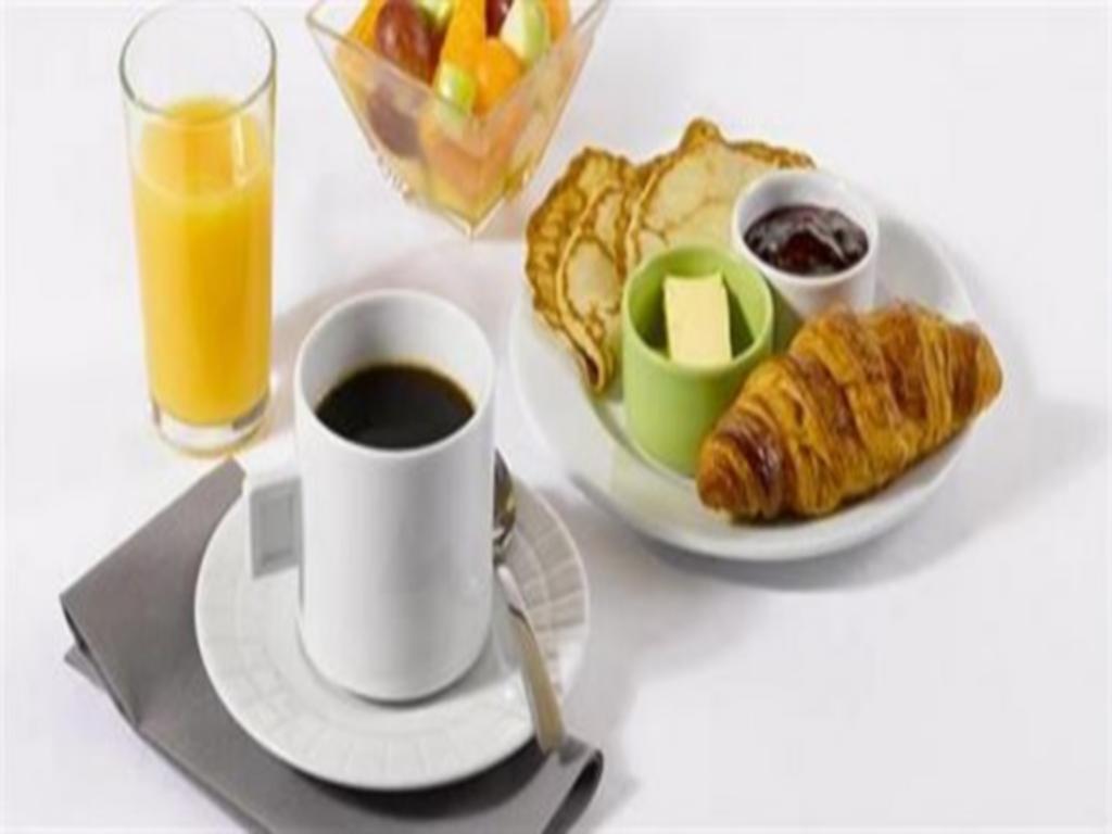 Hotel Campanile Auxerre - Monéteau Zewnętrze zdjęcie